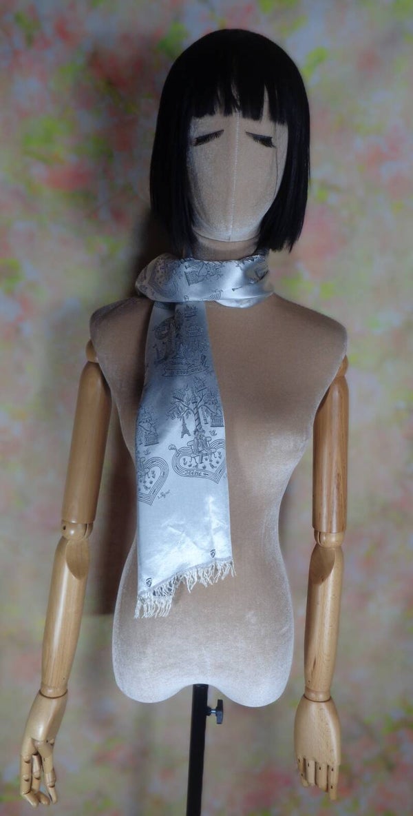 PA681  : Foulard Peynet