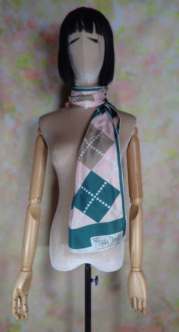 PA676 : Foulard Maggy Rouff 70's
