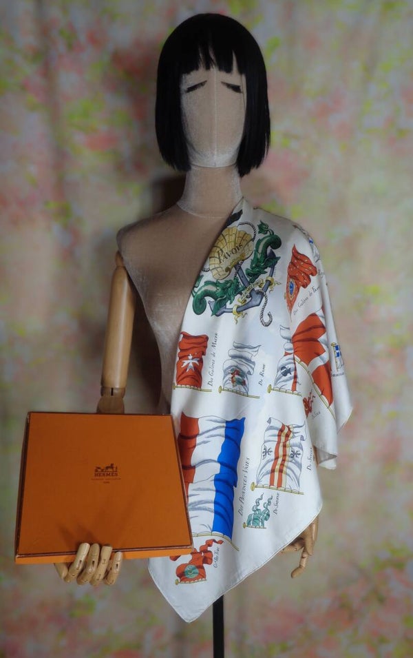 DA128 : Carré Pavois Hermès