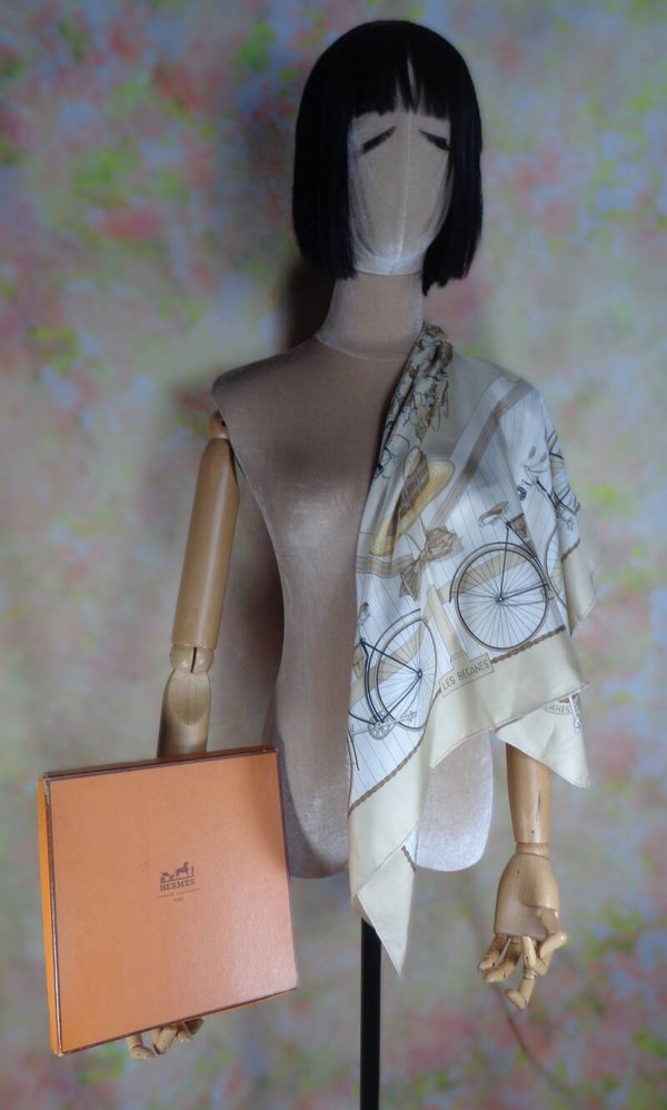 PA682 : Carré Les Bécanes Hermès
