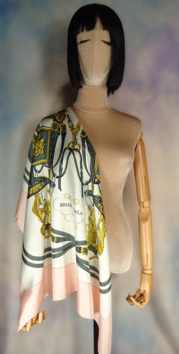 DA234 : Carré Brides de Gala Hermès