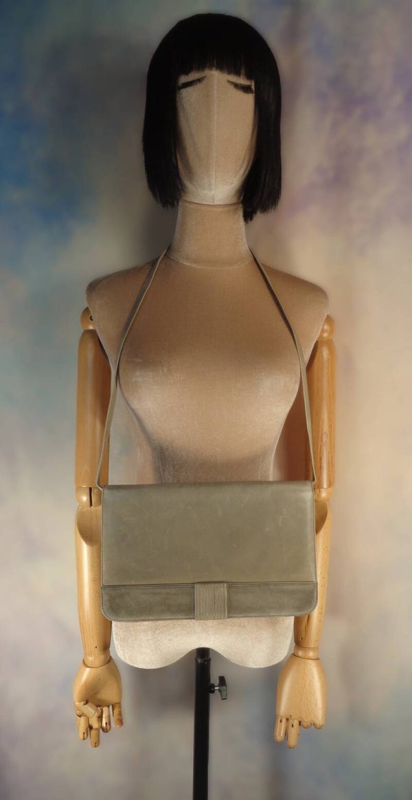 PA473 : Pochette Bally