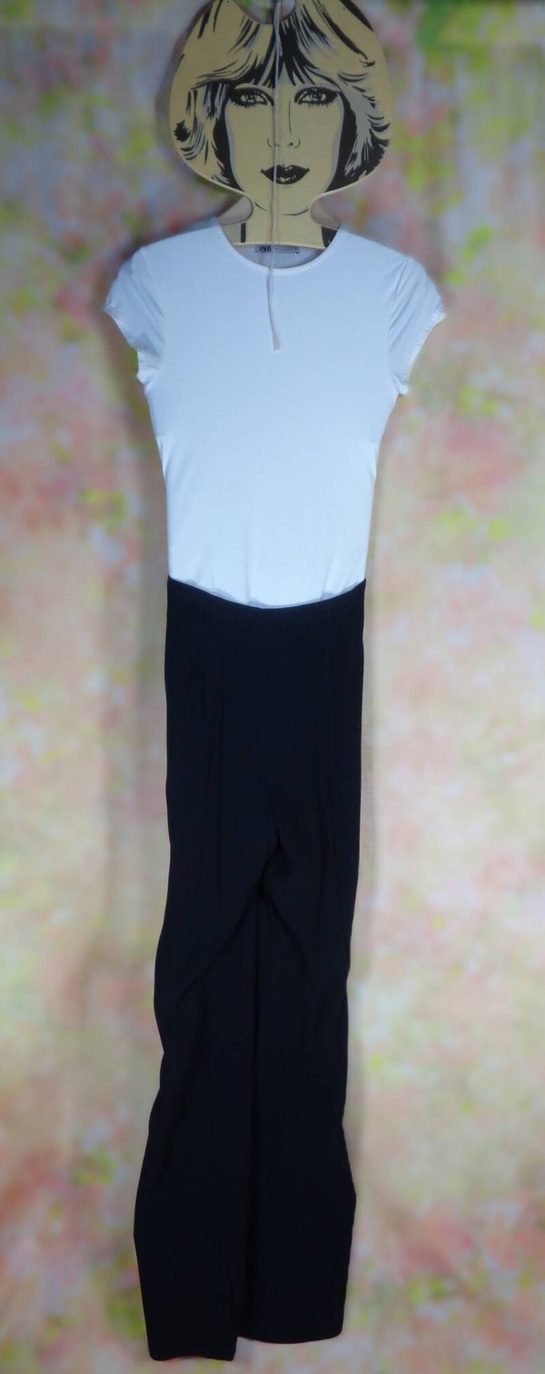 DA239 : Pantalon Moschino T.38
