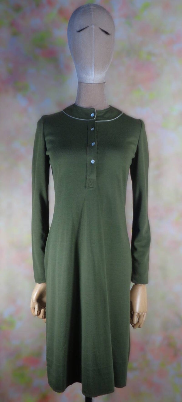 PA054 : Robe Castelbajac T.36