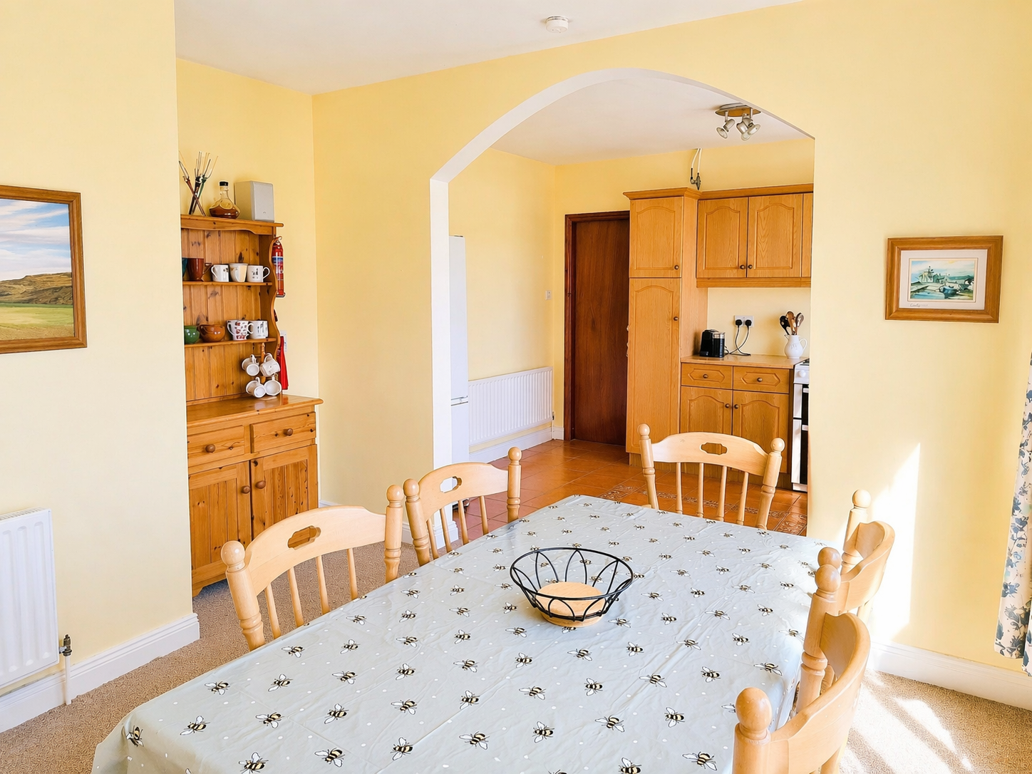 far-shore-house-belmullet-dining-area-kitchen-standard-d0sua3.png