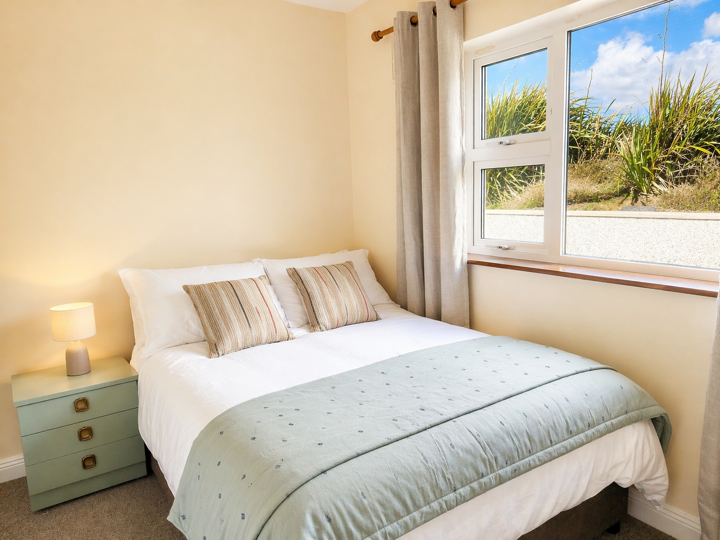 far-shore-house-belmullet-double-bedroom-standard-g6vfzx.png