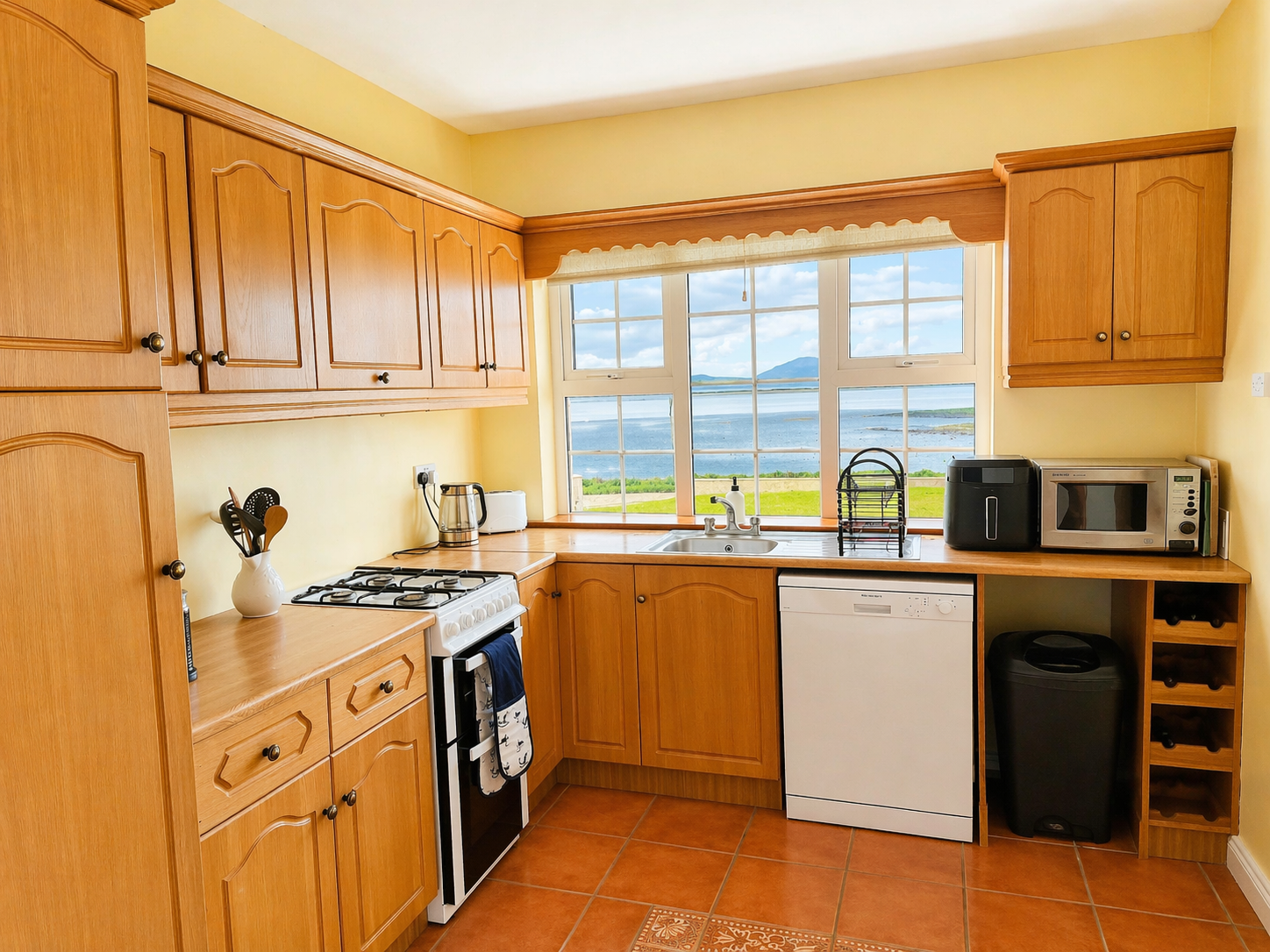 far-shore-house-belmullet-kitchen-sea-view-standard-942iu3.png