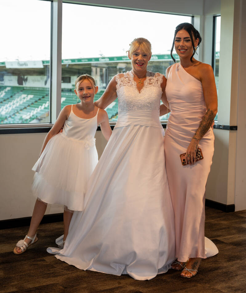 0008_michelle_-_lee-s_wedding_dsc_3465-standard.jpg