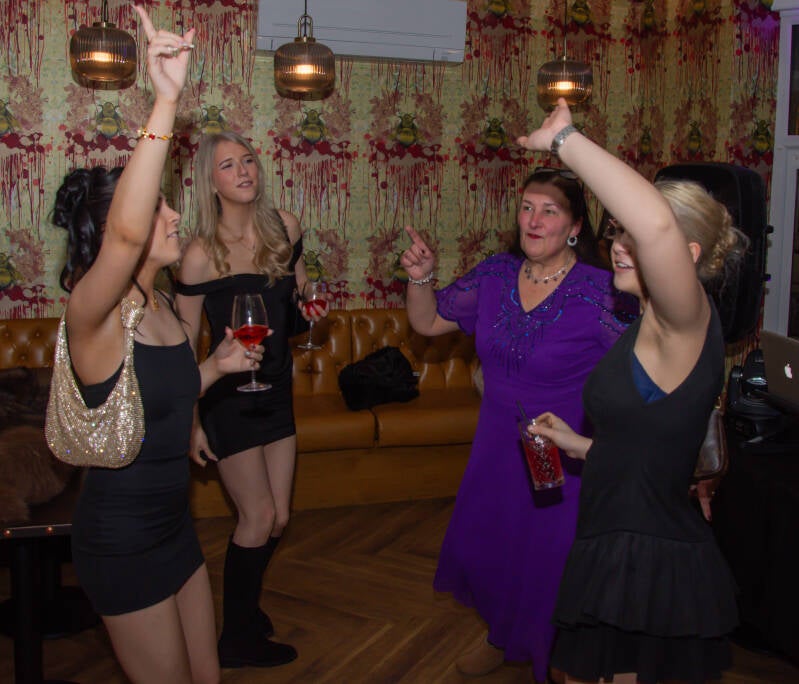 honey-s_18th_birthday_0066-standard.jpg