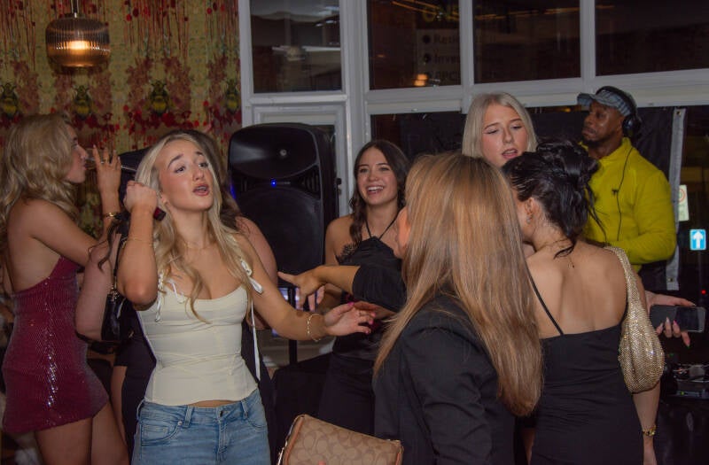 honey-s_18th_birthday_0080-standard.jpg