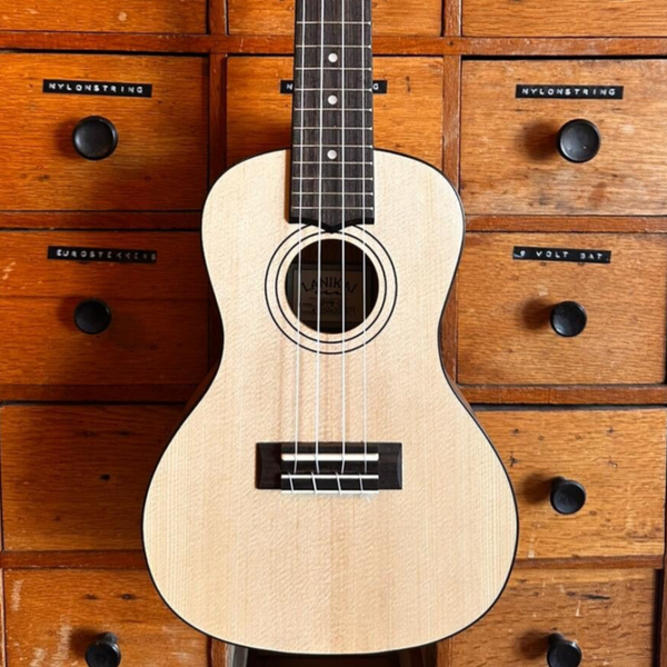 LANIKAI Spruce Solid Top Concert