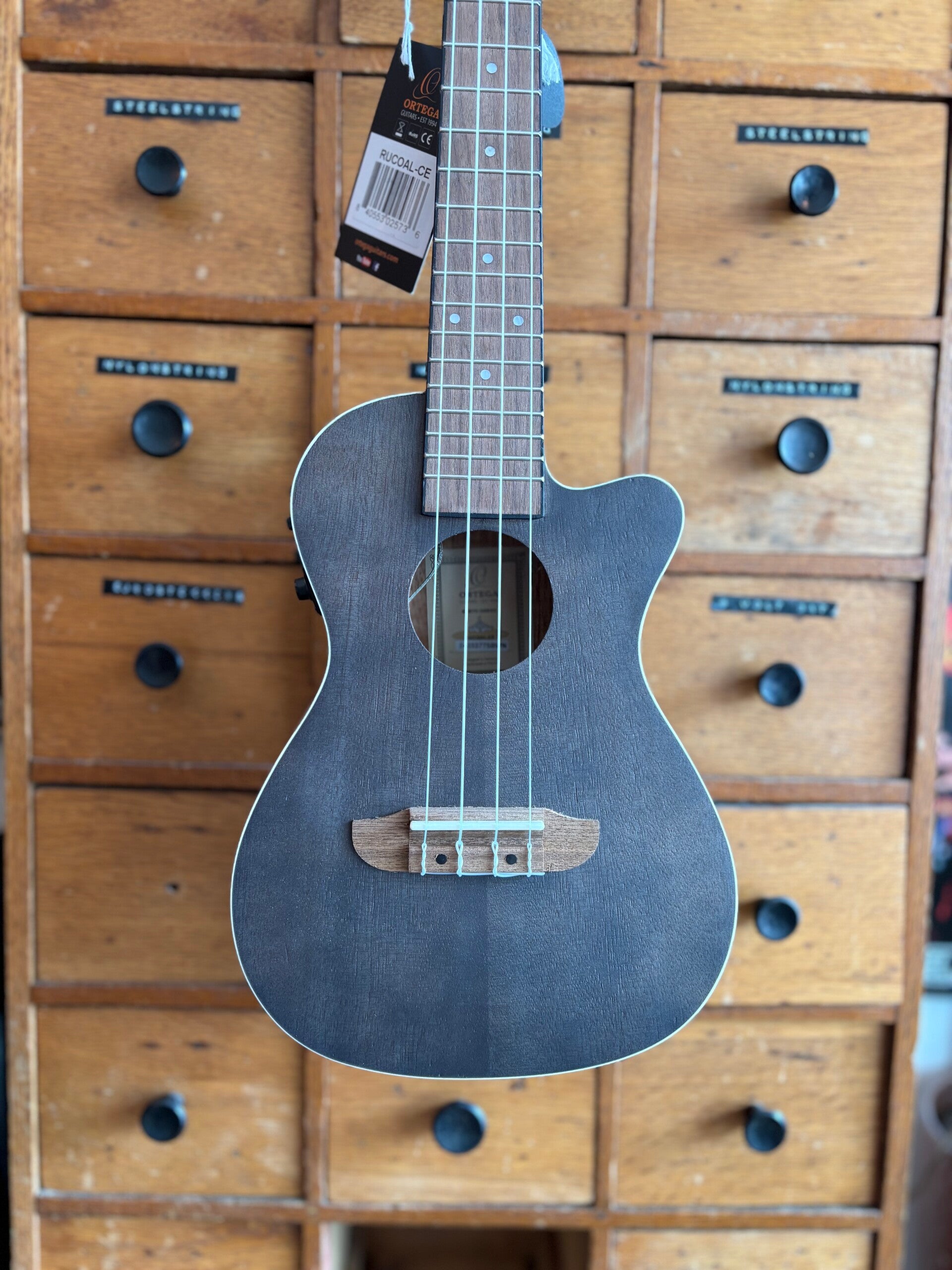 ORTEGA Earth Series Concert Preamp Ukulele Okoume Coal Black