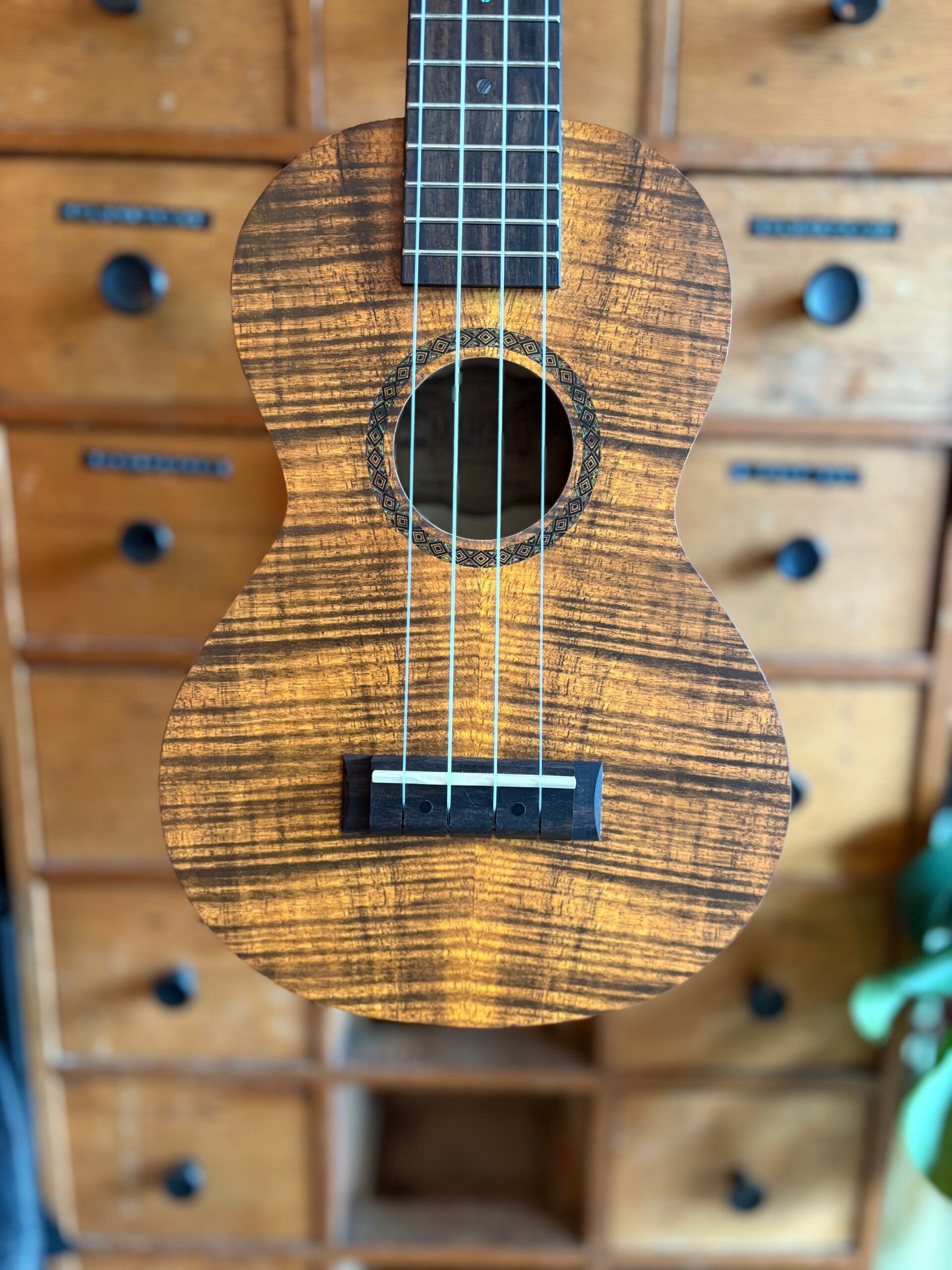 Mahalo Artist Elite Series concert ukelele flame koa MA2KA