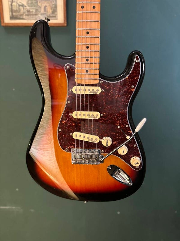 Vintage Reissued V6 -USED-