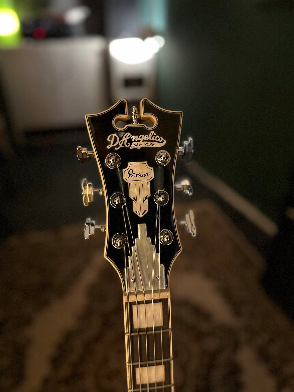 D 'Angelico PREMIER BEDFORD SH BLACK FLAKE | Guitars & Beans Leiden
