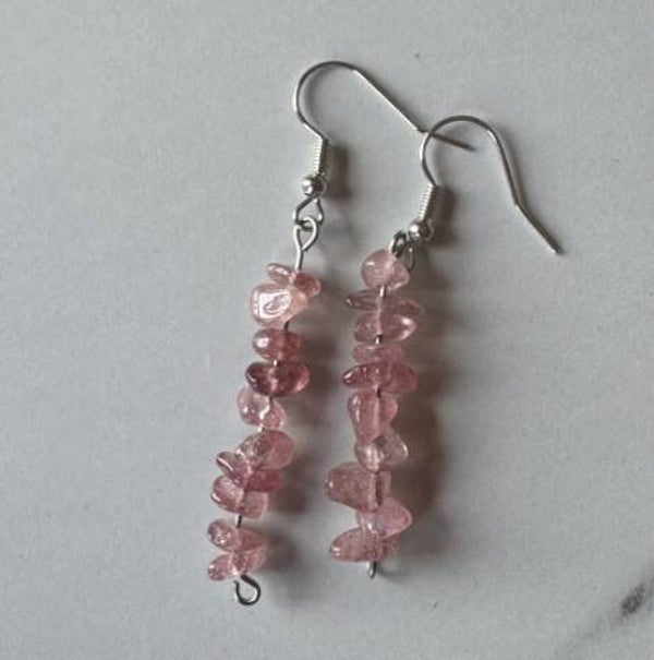 BOUCLES D'OREILLES EN CHIPS QUARTZ FRAISE