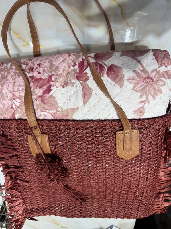 Copriletto matrimoniale con borsa in paglia