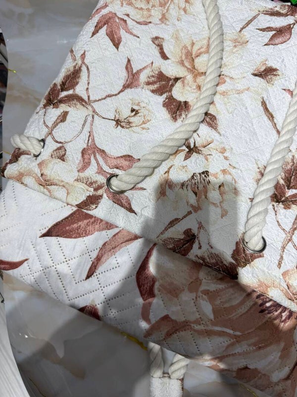 Copriletto matrimoniale con borsa a fiori