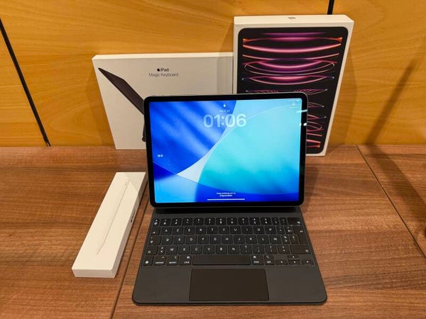 iPad Pro 11" M2 - Set , Slightly Used , AZERTY!