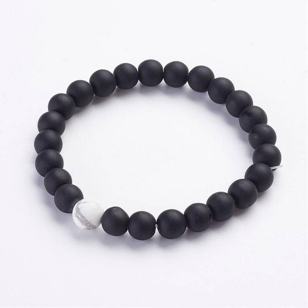 Svart stenarmband
