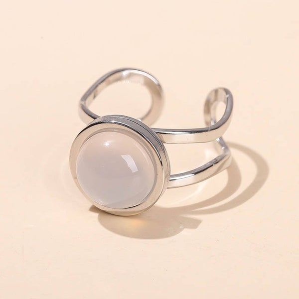 Ring med vit sten pärla
