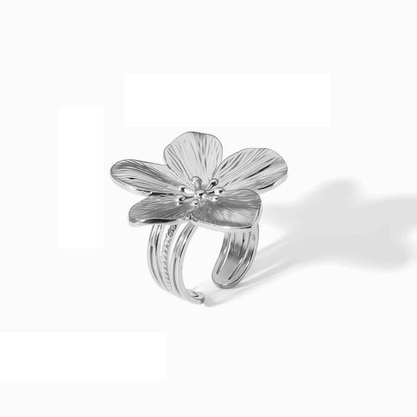 Ring med blomma
