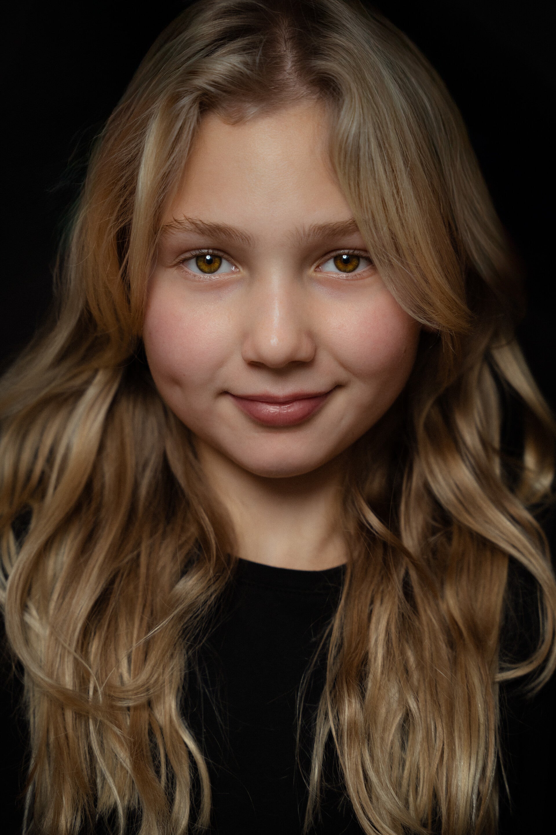 Kind portret zwarte achtergrond