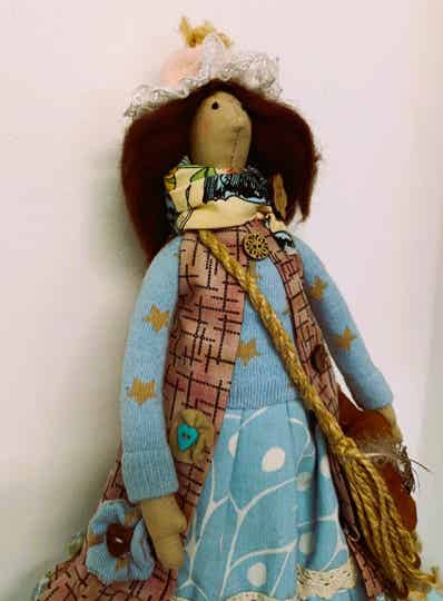 Dame im Boho-Stil