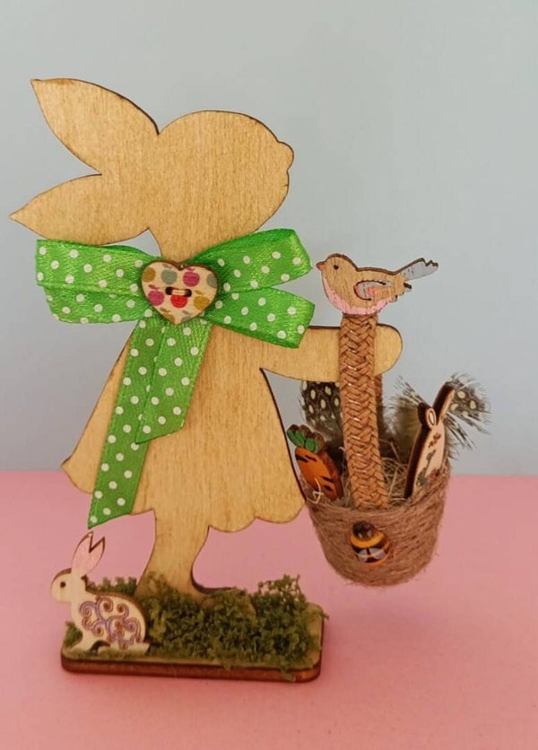 Hase mit einem Korb