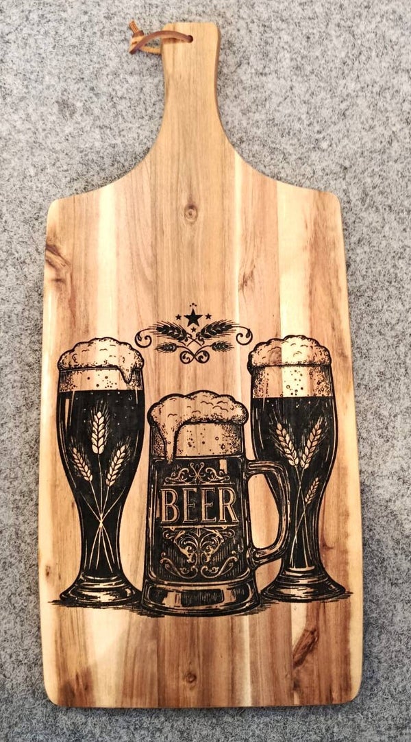 Schneidebrett aus Akazienholz mit Gravur 45x30 cm.