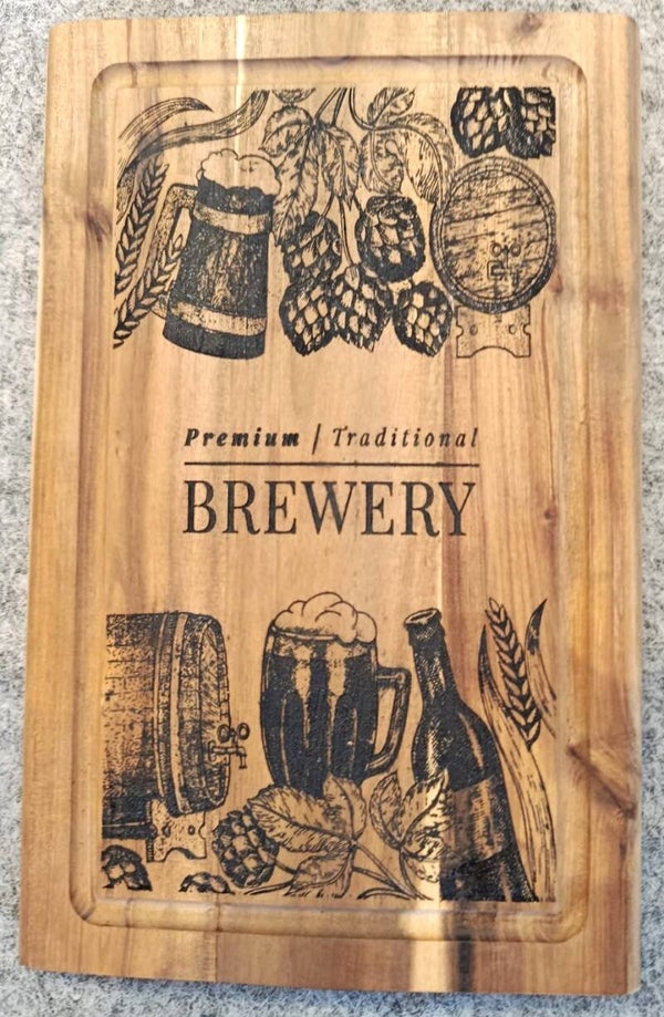 Schneidebrett aus Akazienholz mit Gravur 30х20 cm.