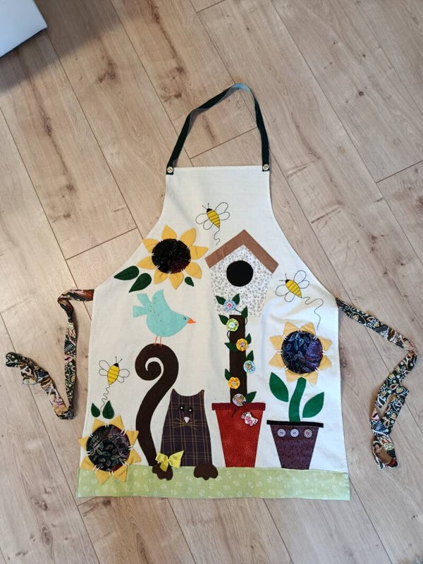 Schürze mit rustikaler Applikation