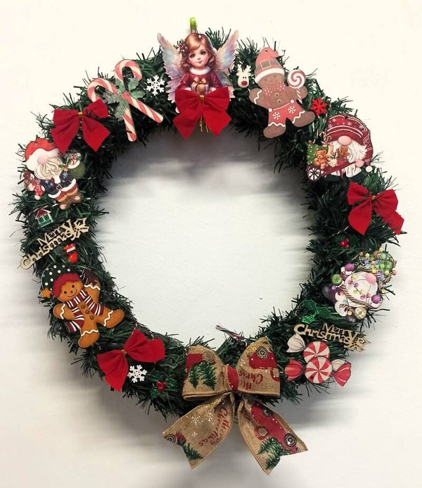 Weihnachtskränze mit Holzelementen