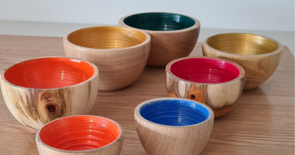Set of reflective decorative bowls.