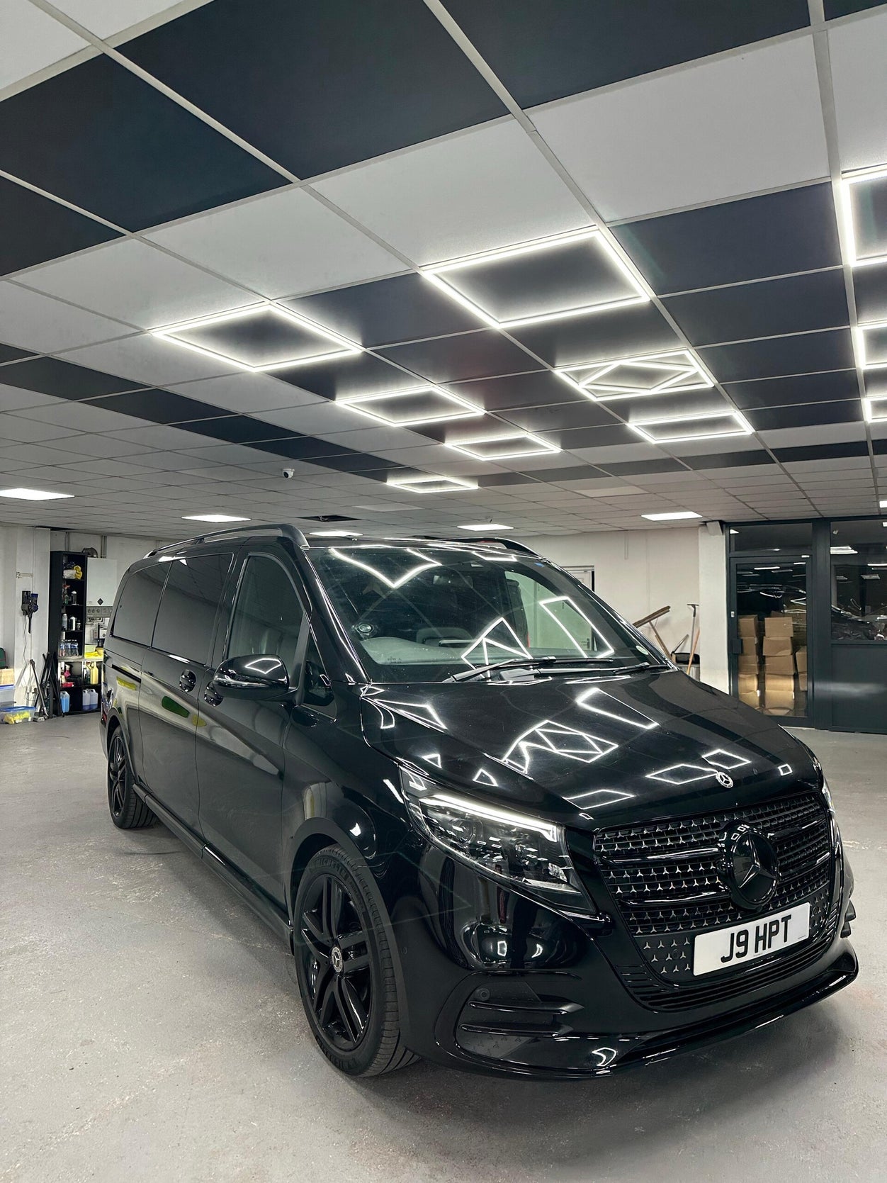 AC13 Jet Class premium chauffeur vehicle exterior