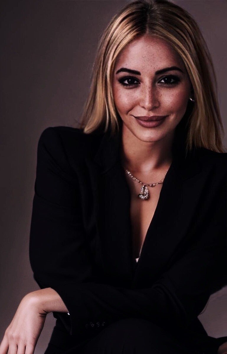 Elyse Bensusan Elyse-Bensusan 