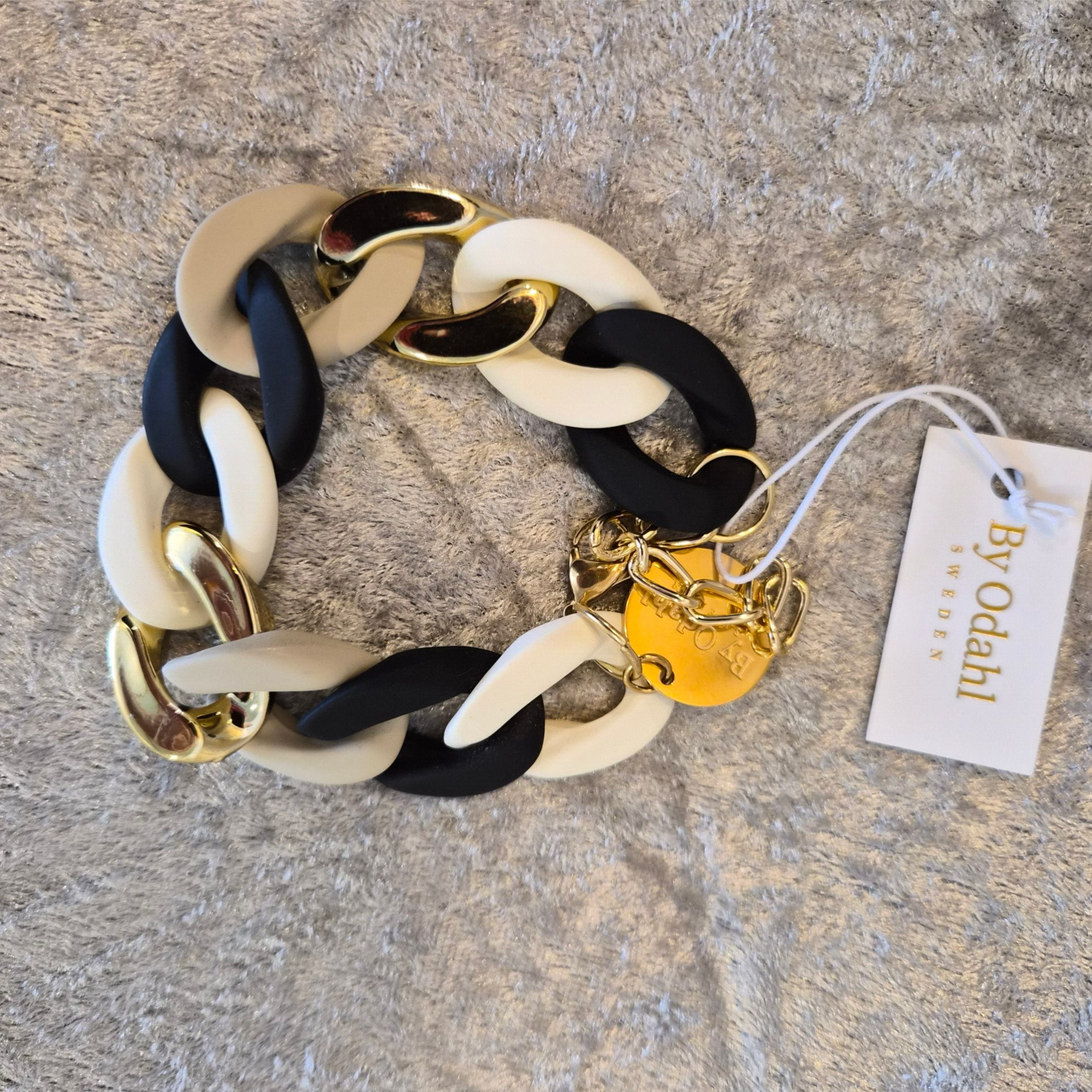 Chuncky armbånd sort/hvit/beige/gull