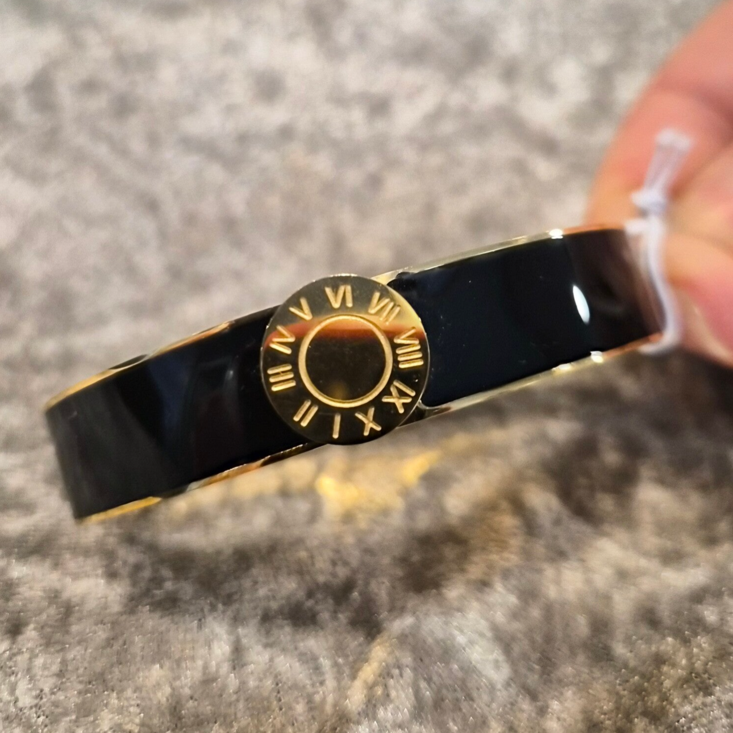 Gull og sort armbånd