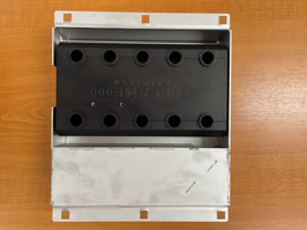 Main burner assembly (left: oven, seat, luggage bin)