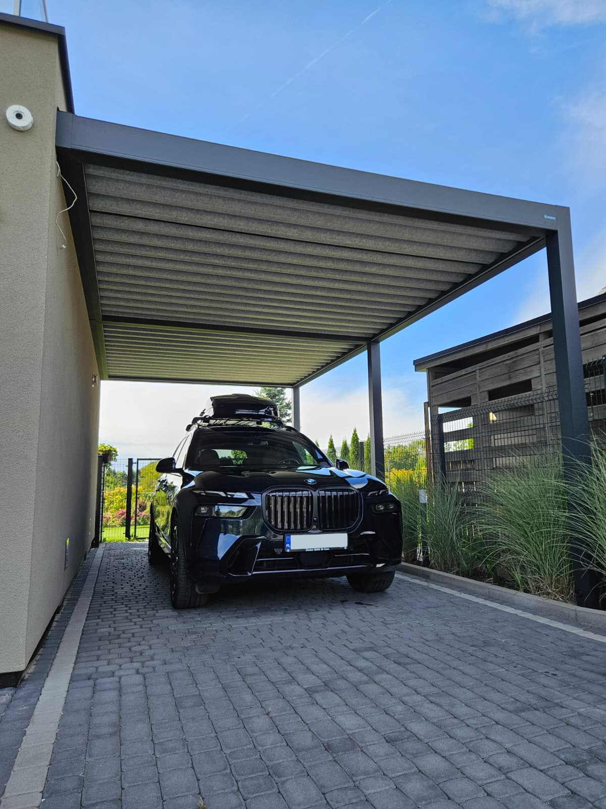 Carport als überdachter Stellplatz für Fahrzeuge