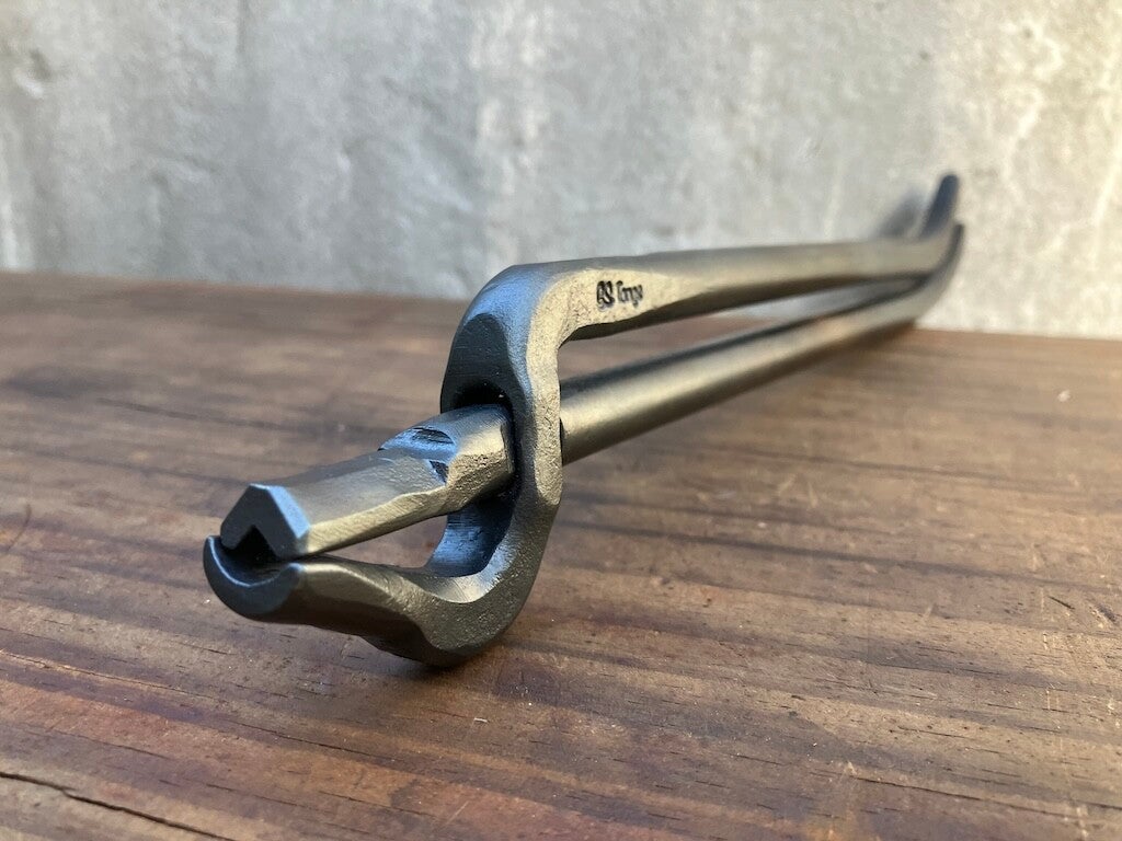 blacksmith tong