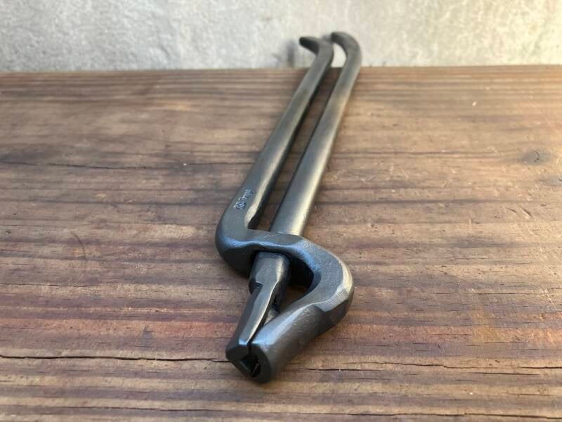 blacksmith tong