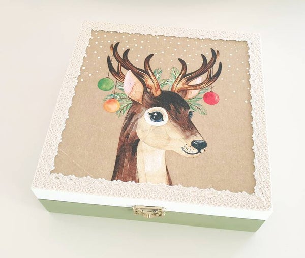 Holz Geschenkbox - Reh mit Weihnachtskugeln