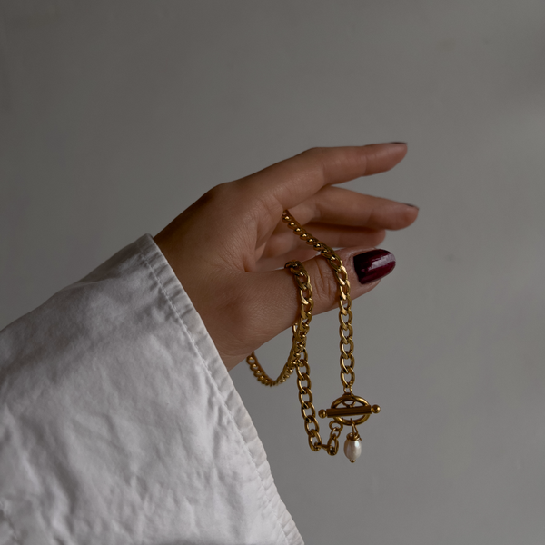 Clasp pearl necklace