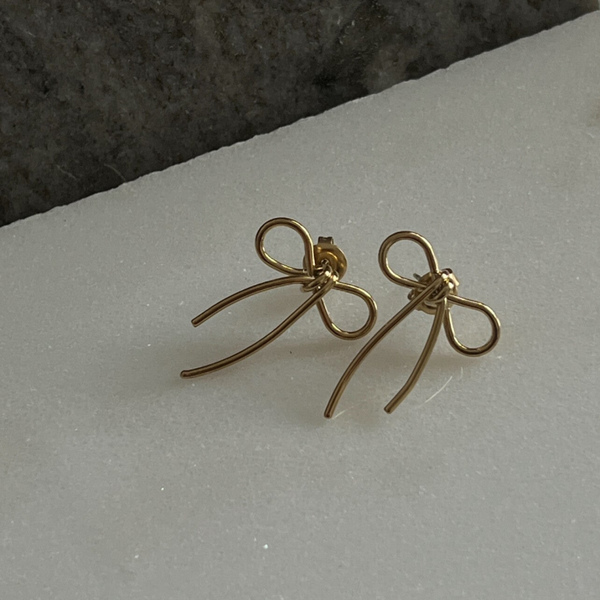 Thin bow earring