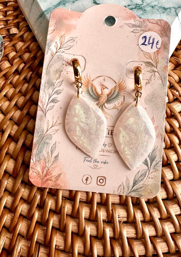 Vibrant Mila white gouden steker