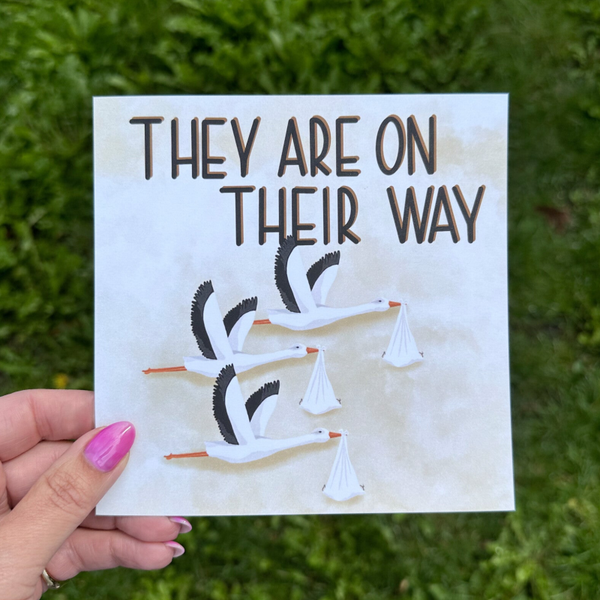 They are on their way (drieling,beige)