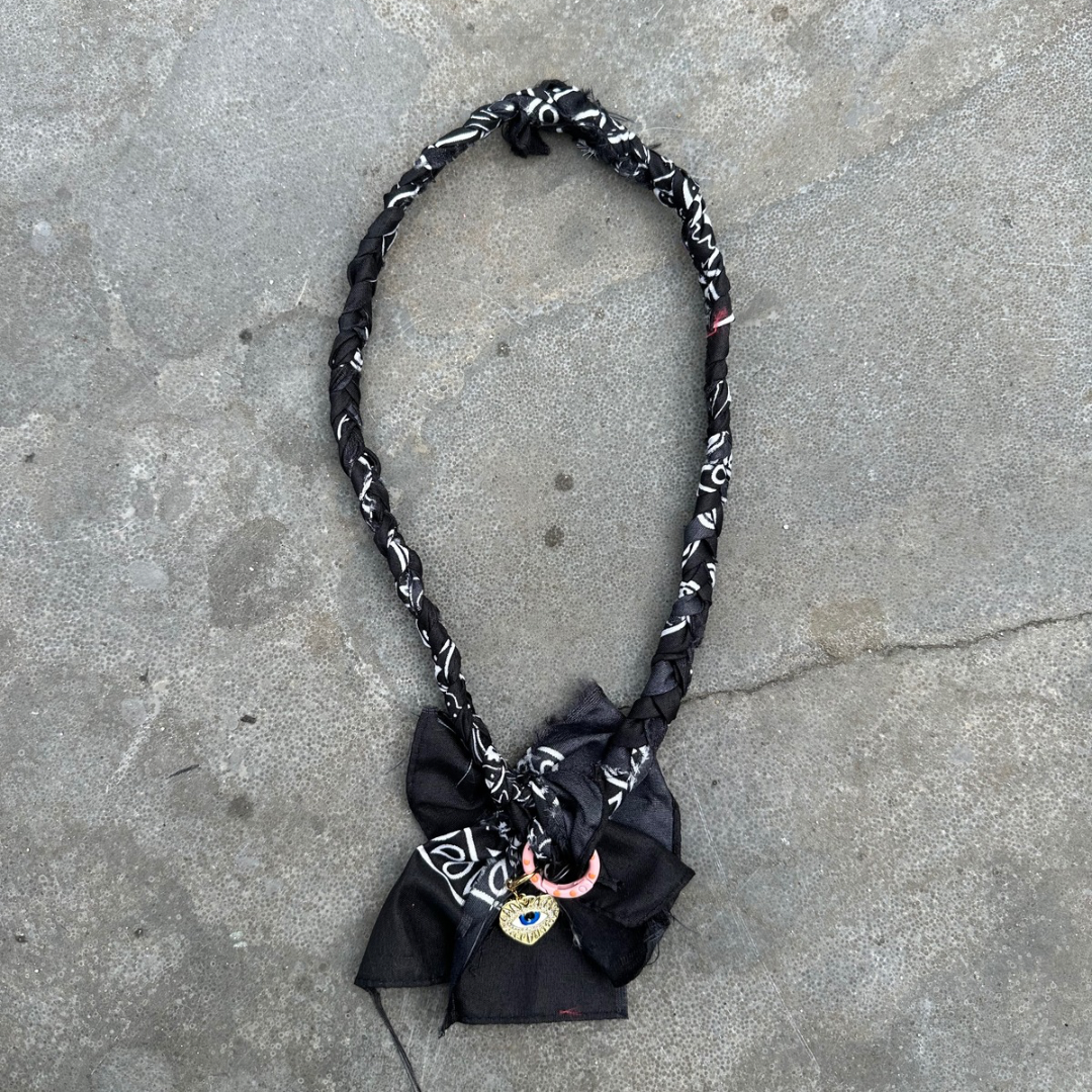 Black ketting met roze ring en gouden hart
