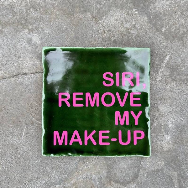 Tegeltje Siri, remove my make-up
