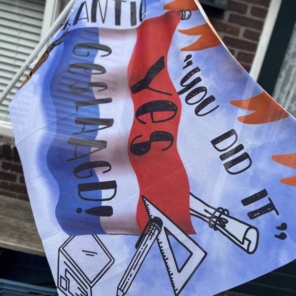 "GESLAAGD" Vlag